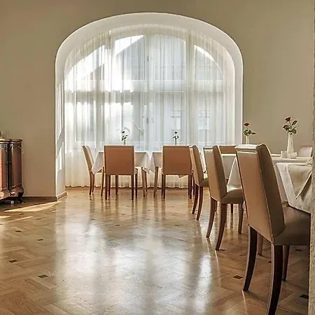 Augustenhof Hotel *